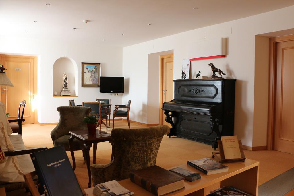 Hostal Palouet De Segarra Exteriör bild